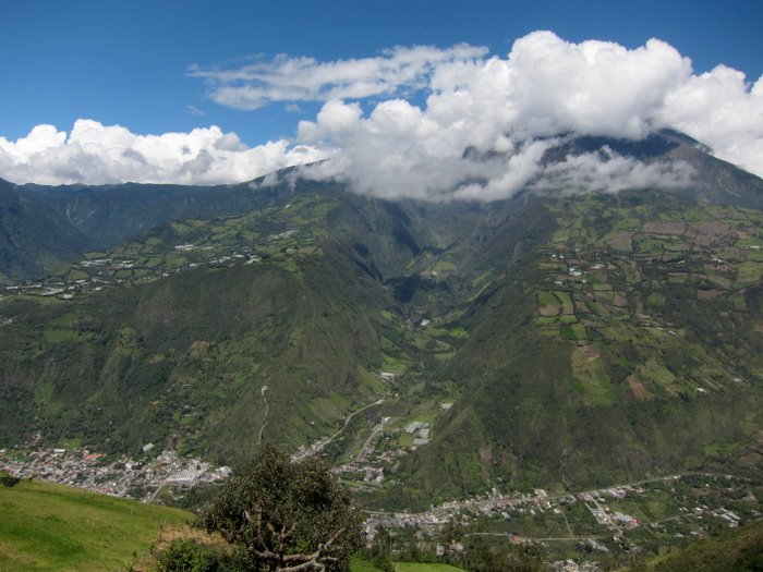 Overview of Baños from the Antenna